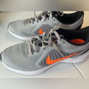 Boys Nike sneakers- size 6Y